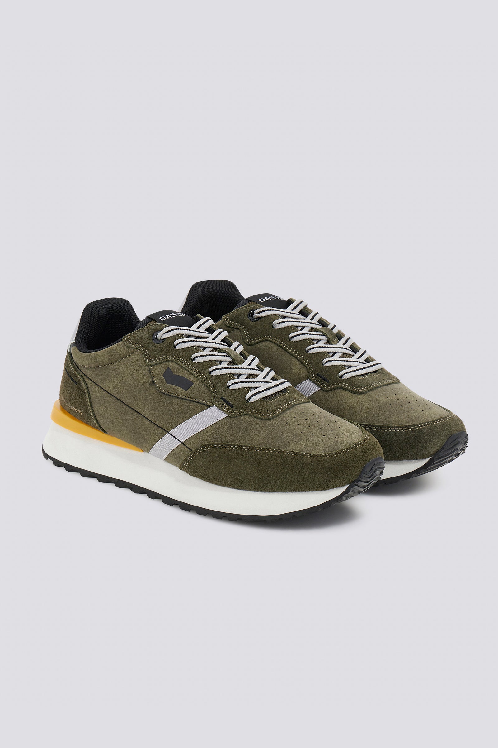 SNEAKERS MONDAY NBX
