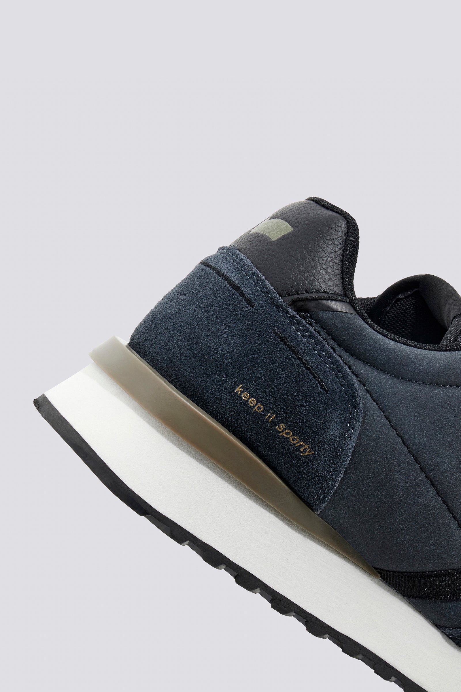 SNEAKERS MONDAY NBX